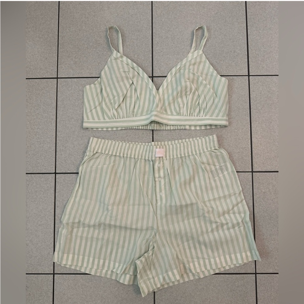 Old Navy - pjs set (top & bottom are different sizes)